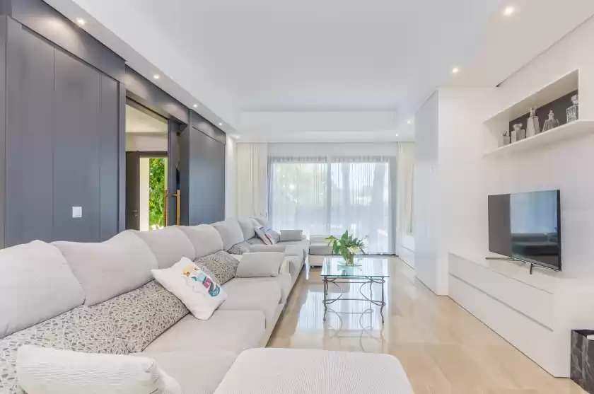 Holiday rentals in Villa diagonal, Can Picafort