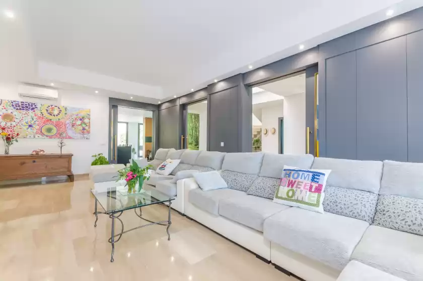 Holiday rentals in Villa diagonal, Can Picafort