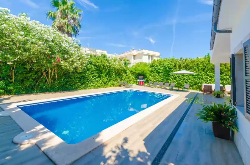 Holiday rentals in Villa diagonal, Can Picafort