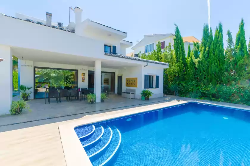 Holiday rentals in Villa diagonal, Can Picafort