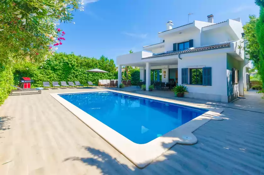 Holiday rentals in Villa diagonal, Can Picafort