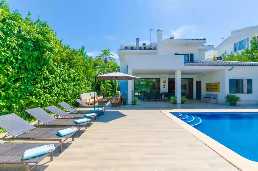 Holiday rentals in Villa diagonal, Can Picafort