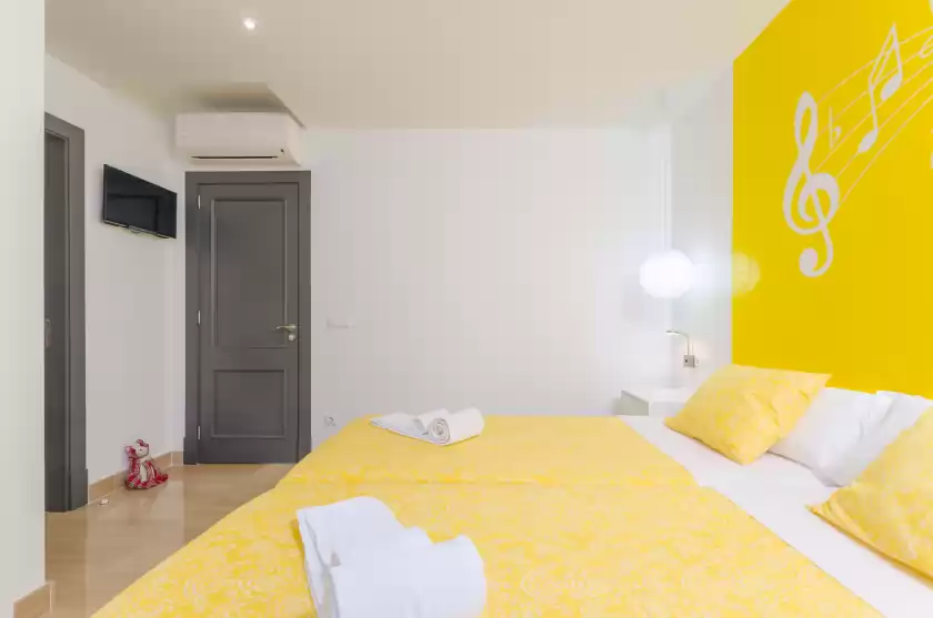 Holiday rentals in Villa diagonal, Can Picafort