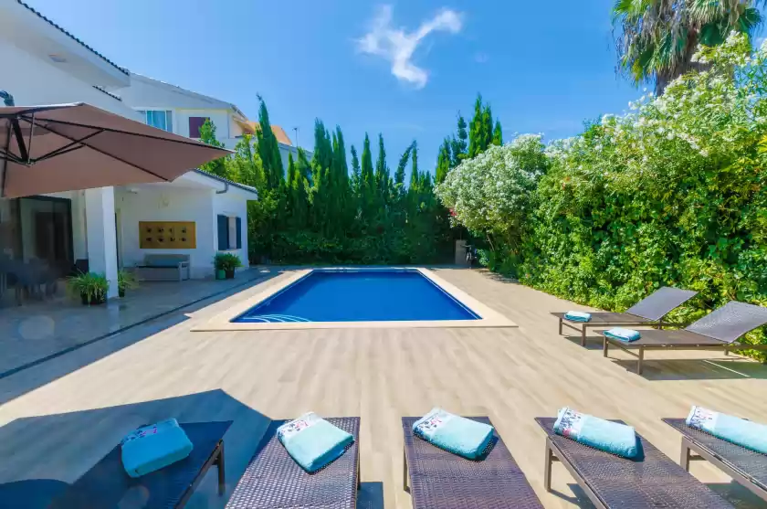 Holiday rentals in Villa diagonal, Can Picafort