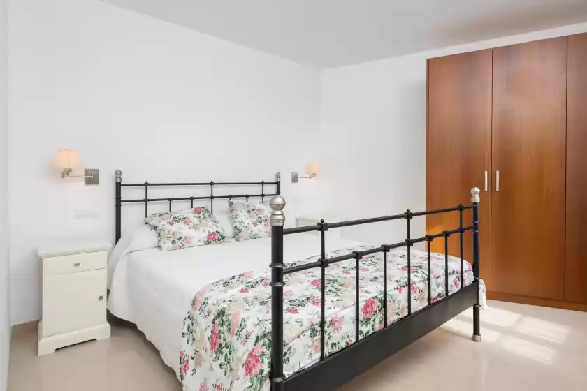 Holiday rentals in Biali, Búger