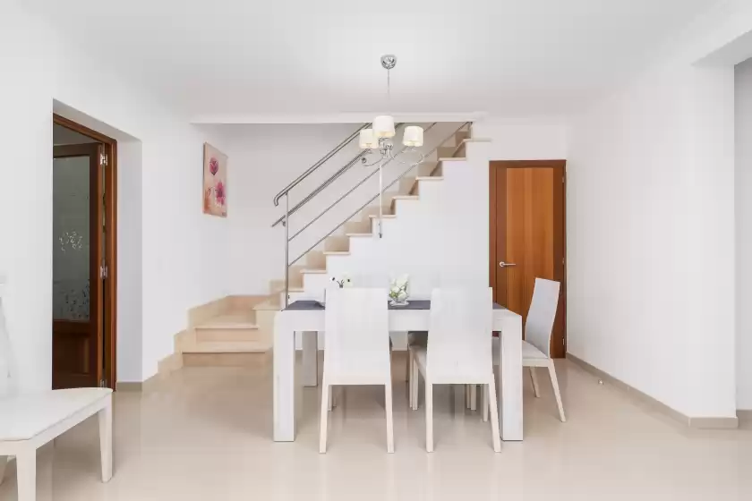 Holiday rentals in Biali, Búger