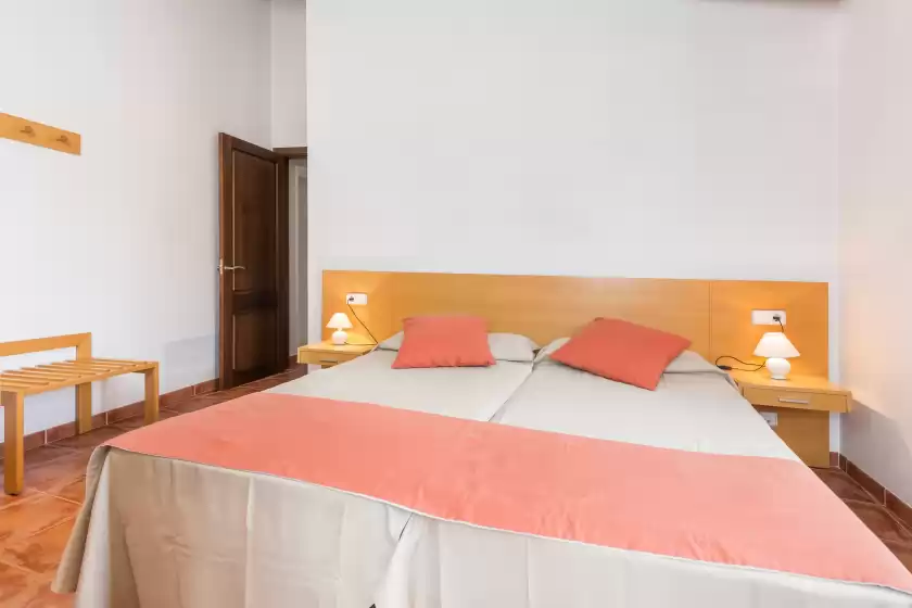 Holiday rentals in S'erissal, Costitx