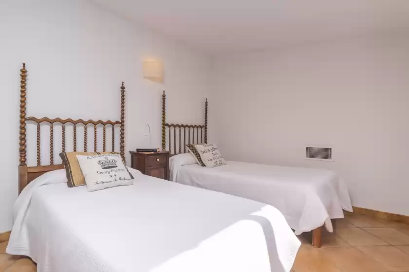 Holiday rentals in Can pilos, Inca