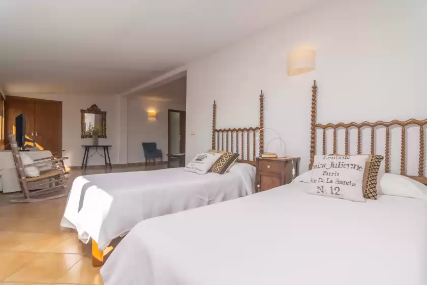 Holiday rentals in Can pilos, Inca