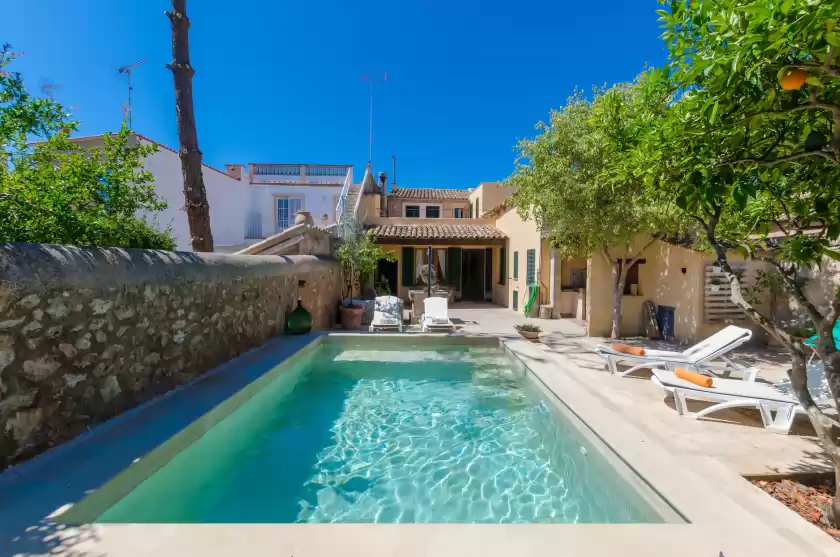 Holiday rentals in Can mora