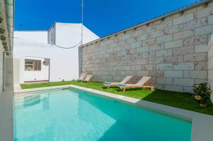 Holiday rentals in Can toni