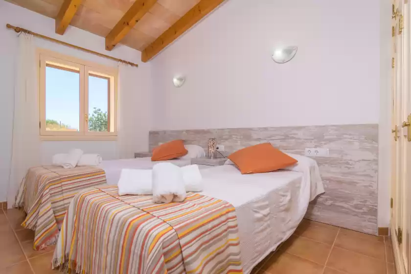 Holiday rentals in Can tomeu (ses salines), ses Salines