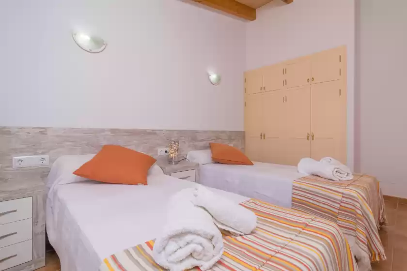 Holiday rentals in Can tomeu (ses salines), ses Salines