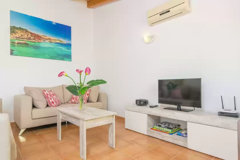 Holiday rentals in Can tomeu (ses salines), ses Salines