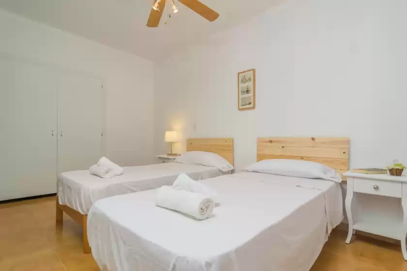 Holiday rentals in Can clavell, Urbanització Montfarrutx