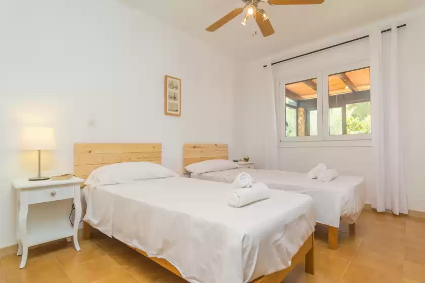 Holiday rentals in Can clavell, Urbanització Montfarrutx