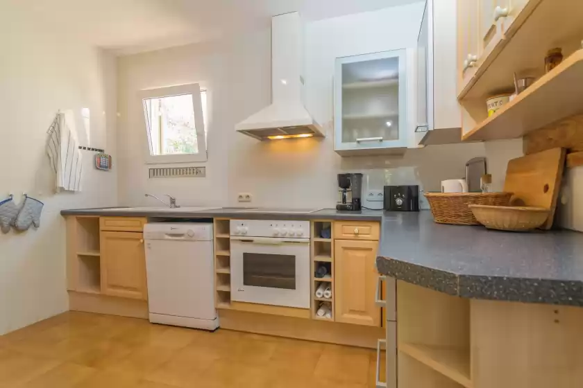 Holiday rentals in Can clavell, Urbanització Montfarrutx