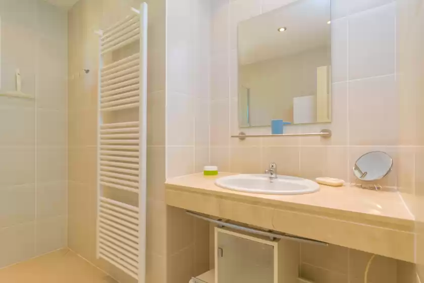 Holiday rentals in Can clavell, Urbanització Montfarrutx