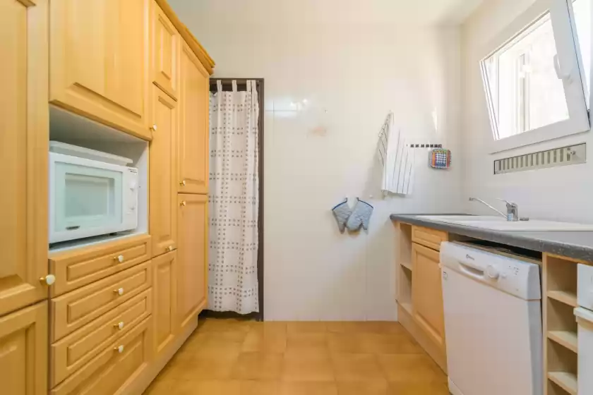 Holiday rentals in Can clavell, Urbanització Montfarrutx