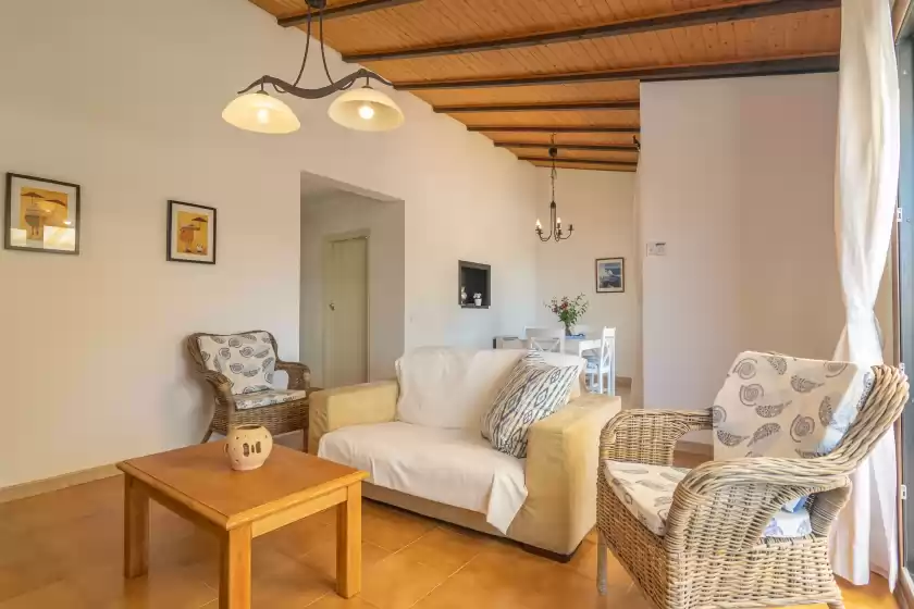 Holiday rentals in Can clavell, Urbanització Montfarrutx
