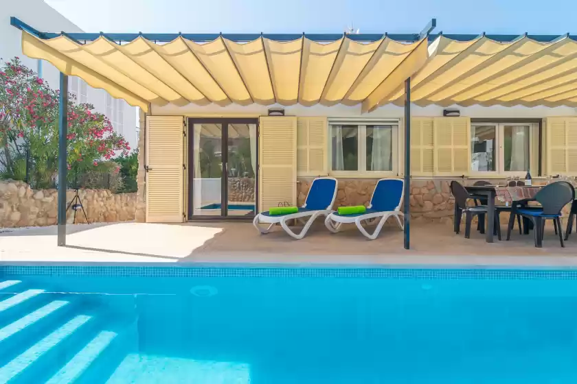 Holiday rentals in Can clavell, Urbanització Montfarrutx