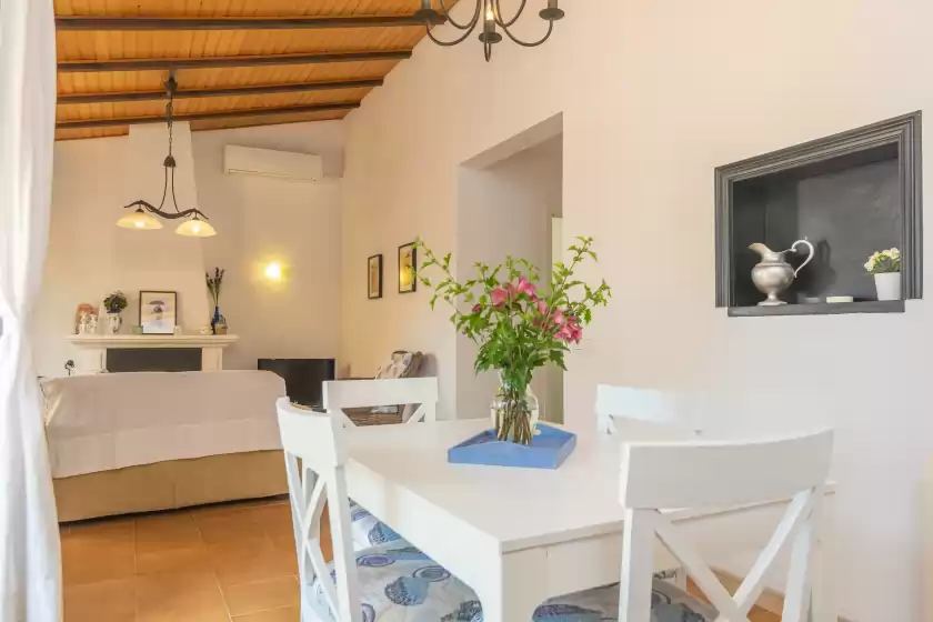 Holiday rentals in Can clavell, Urbanització Montfarrutx
