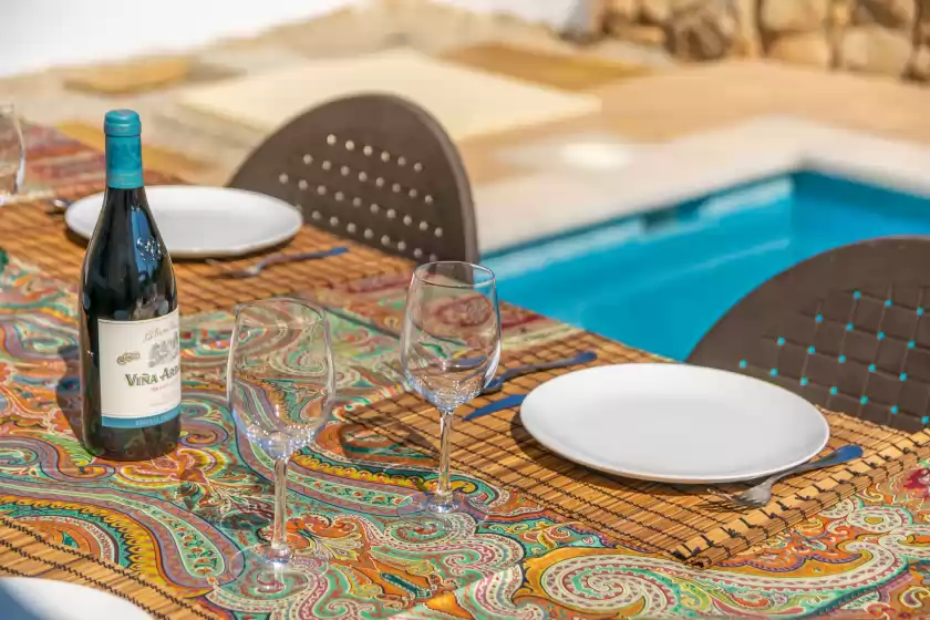 Holiday rentals in Can clavell, Urbanització Montfarrutx