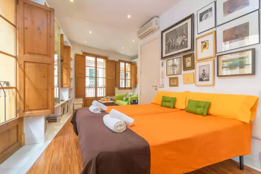 Holiday rentals in Miraclet - adults only, Palma