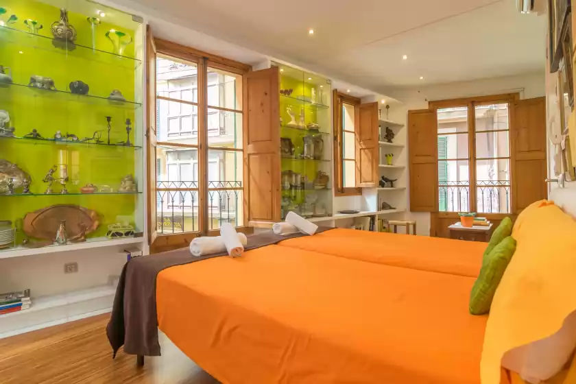 Holiday rentals in Miraclet - adults only, Palma