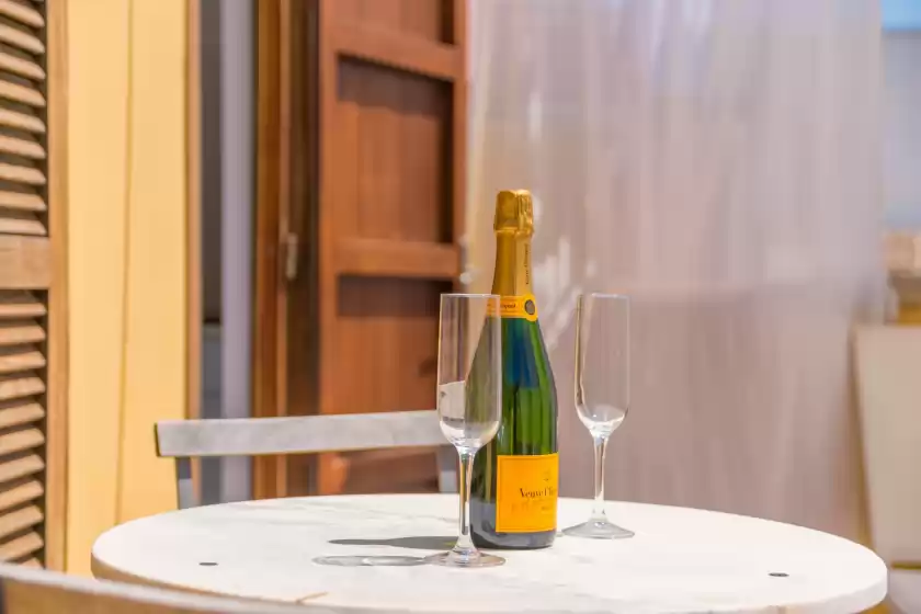 Holiday rentals in Miraclet - adults only, Palma