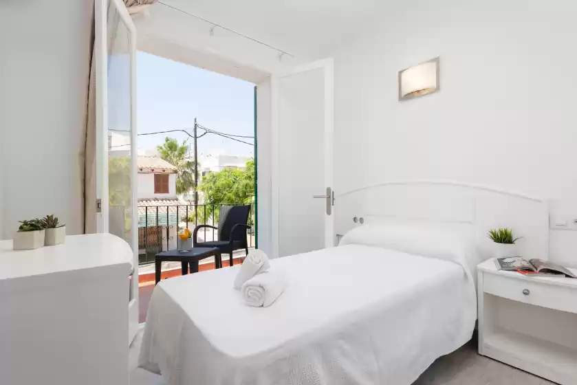 Holiday rentals in Hostal talamanca, Cala d'Or