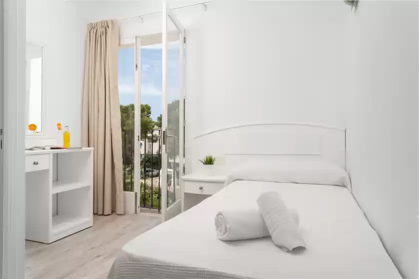 Holiday rentals in Hostal talamanca, Cala d'Or