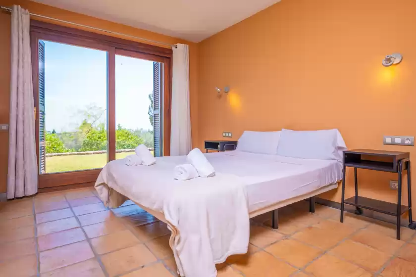 Holiday rentals in Can toni gat, Bunyola