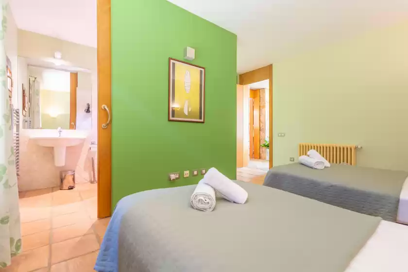 Holiday rentals in Can toni gat, Bunyola