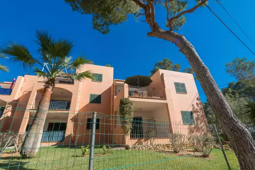 Holiday rentals in Burgit, es Cap des Moro