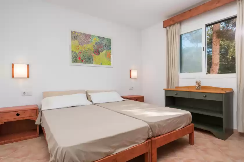 Holiday rentals in Burgit, es Cap des Moro