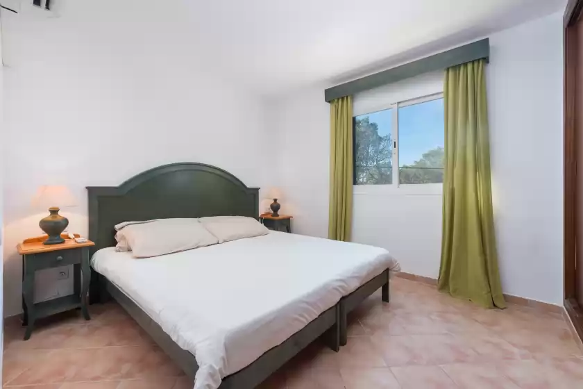 Holiday rentals in Burgit, es Cap des Moro