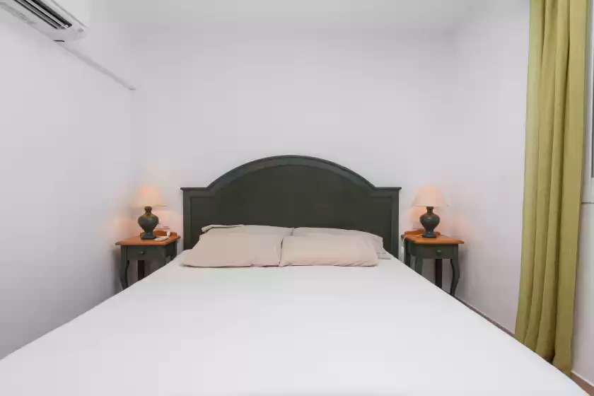 Holiday rentals in Burgit, es Cap des Moro