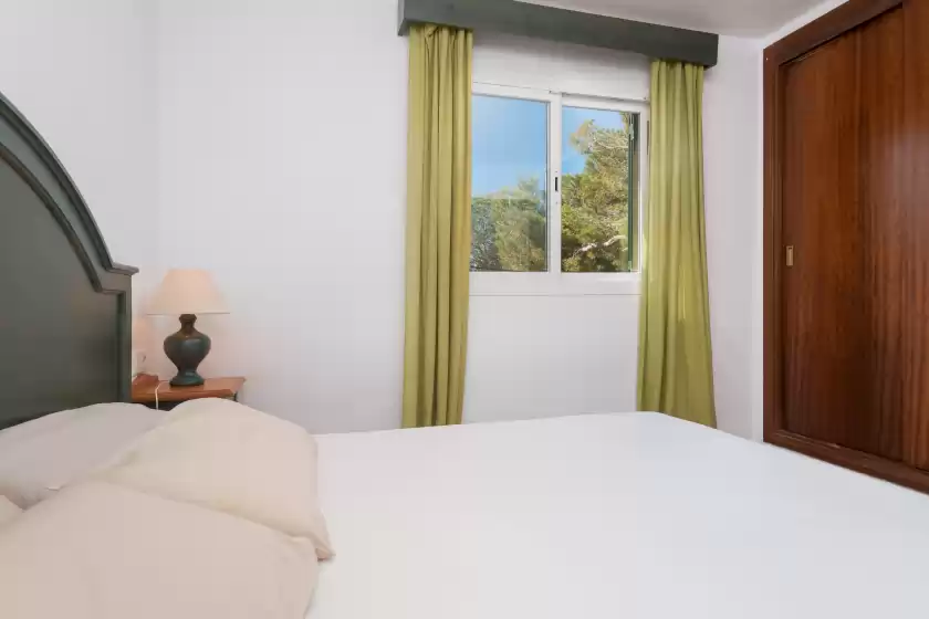 Holiday rentals in Burgit, es Cap des Moro