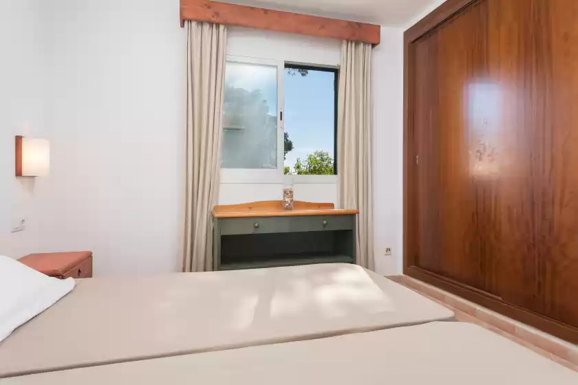 Holiday rentals in Burgit, es Cap des Moro