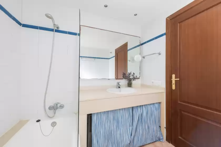 Holiday rentals in Burgit, es Cap des Moro