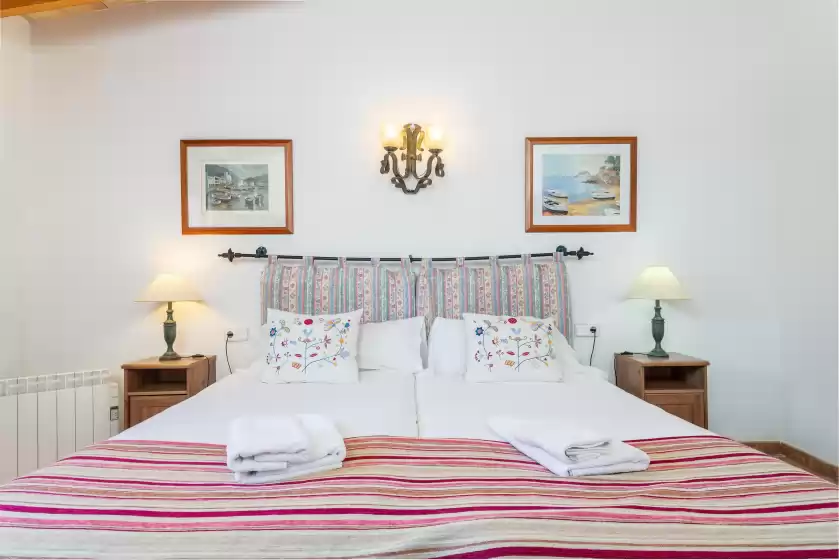 Holiday rentals in El reboster (carboneras), Maria de la Salut