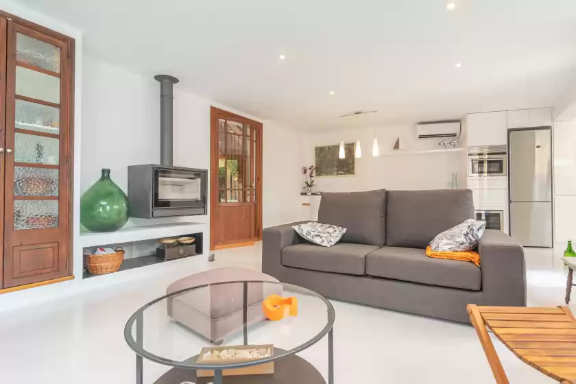 Holiday rentals in Sa teulera de pina, Pina