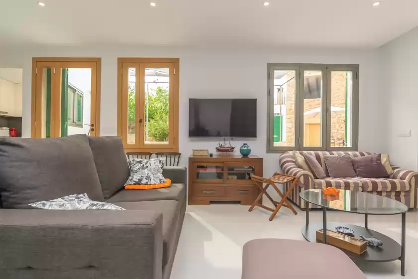 Holiday rentals in Sa teulera de pina, Pina