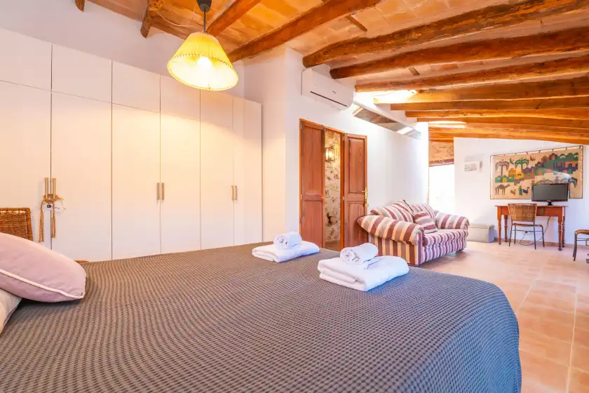 Holiday rentals in Sa teulera de pina, Pina
