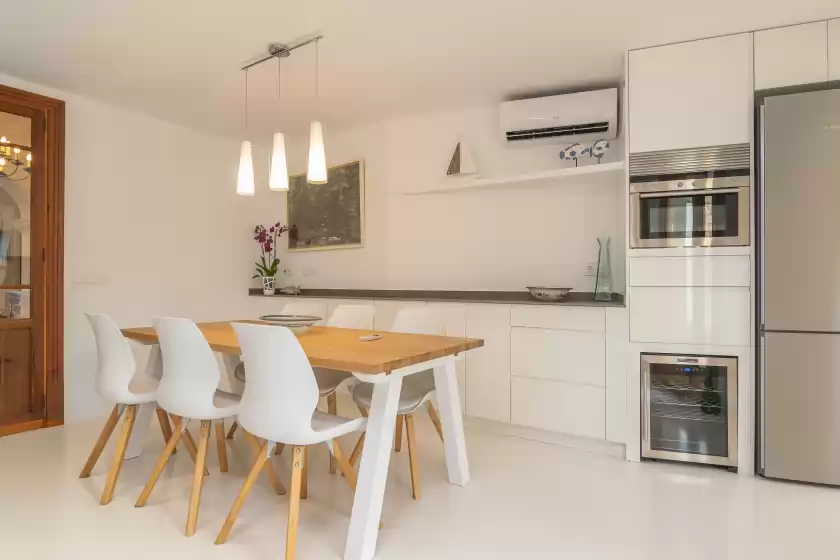 Holiday rentals in Sa teulera de pina, Pina