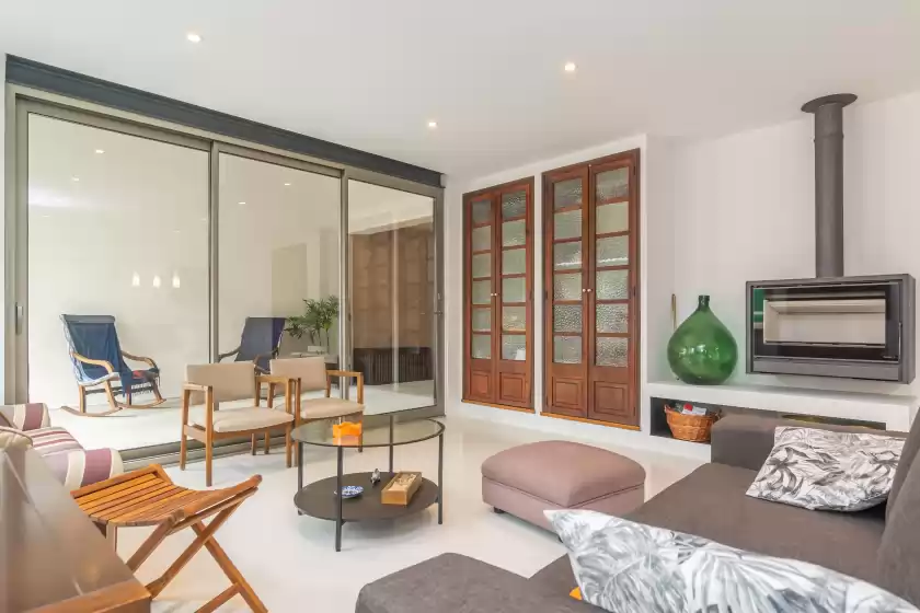 Holiday rentals in Sa teulera de pina, Pina