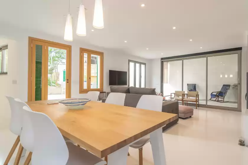 Holiday rentals in Sa teulera de pina, Pina