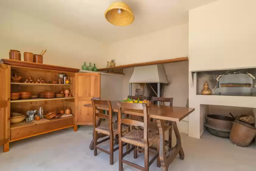 Holiday rentals in Sa teulera de pina, Pina