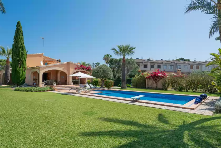 Holiday rentals in Mulholland villa, Can Picafort